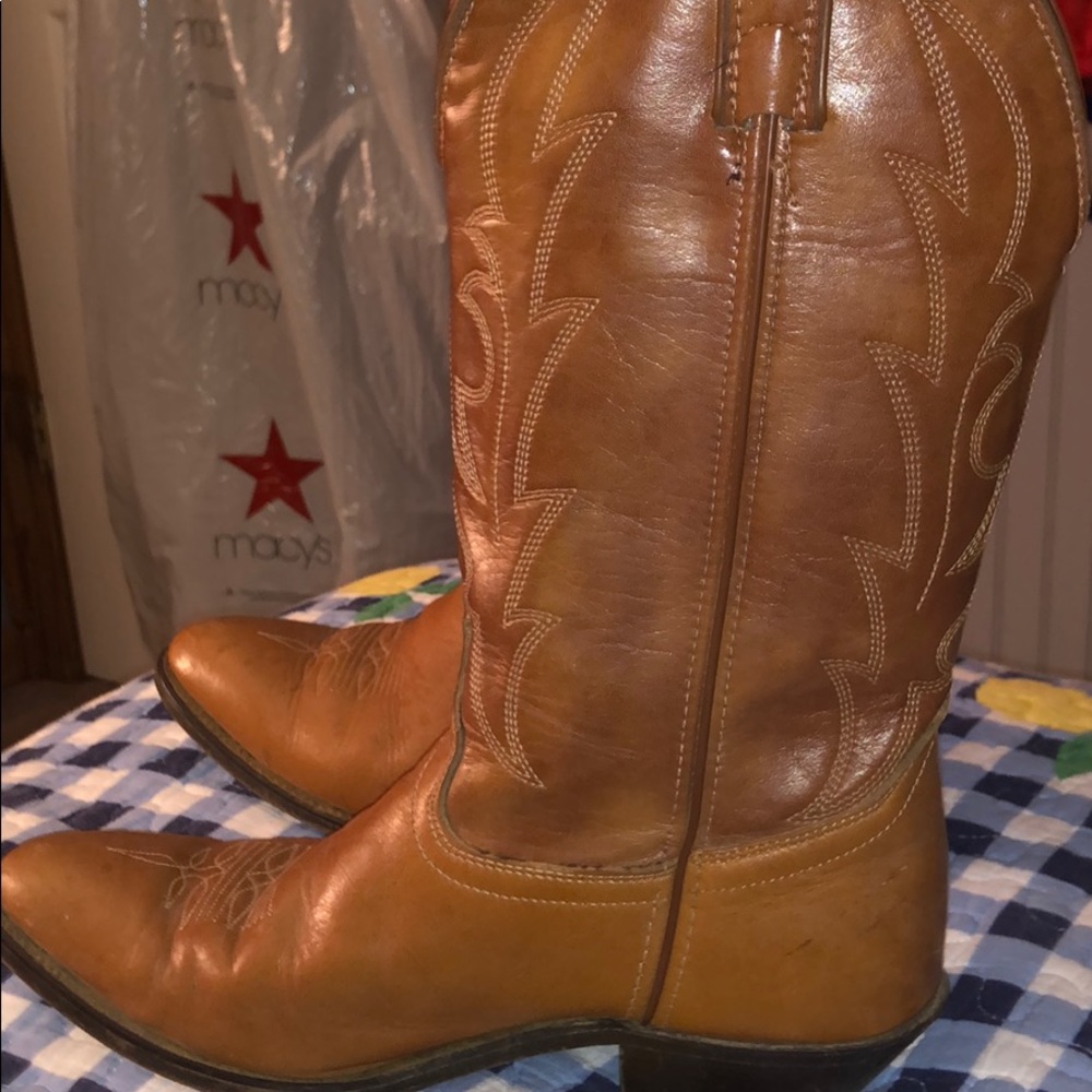 Laredo Woman’s Point Toed Cowboy Boots